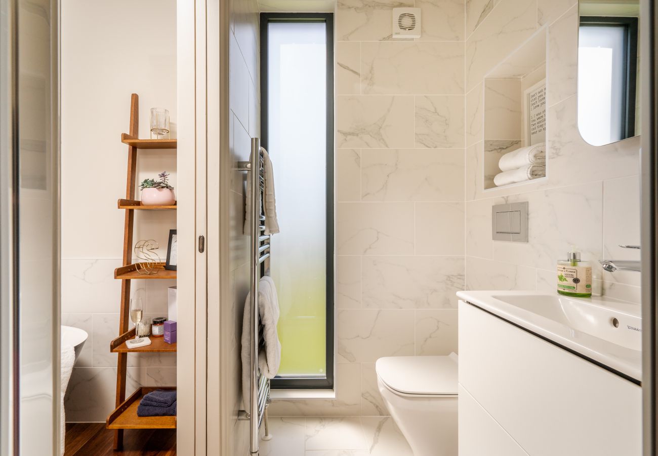 House in Kingswear - Two Guns - Stylish town house with stunning river views