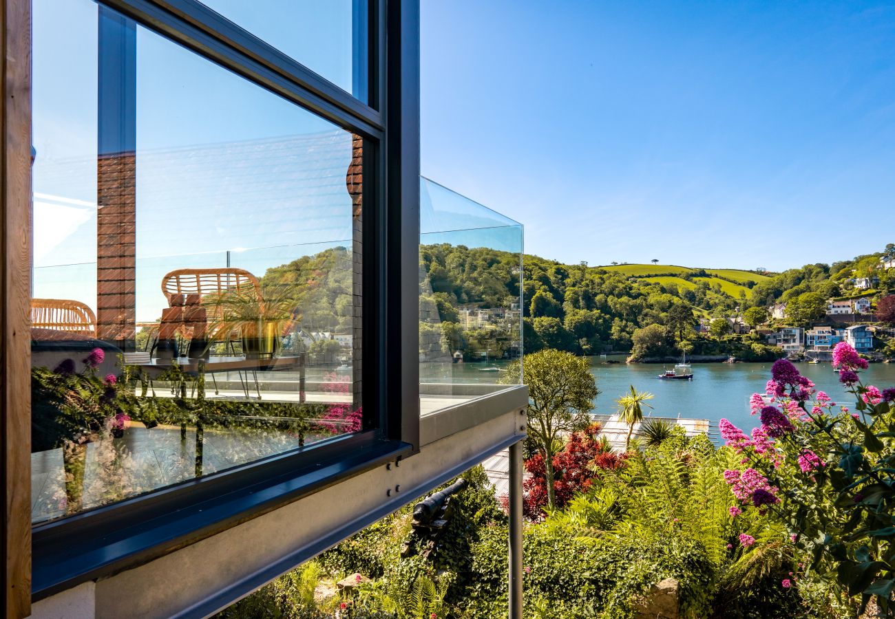 House in Kingswear - Two Guns - Stylish town house with stunning river views