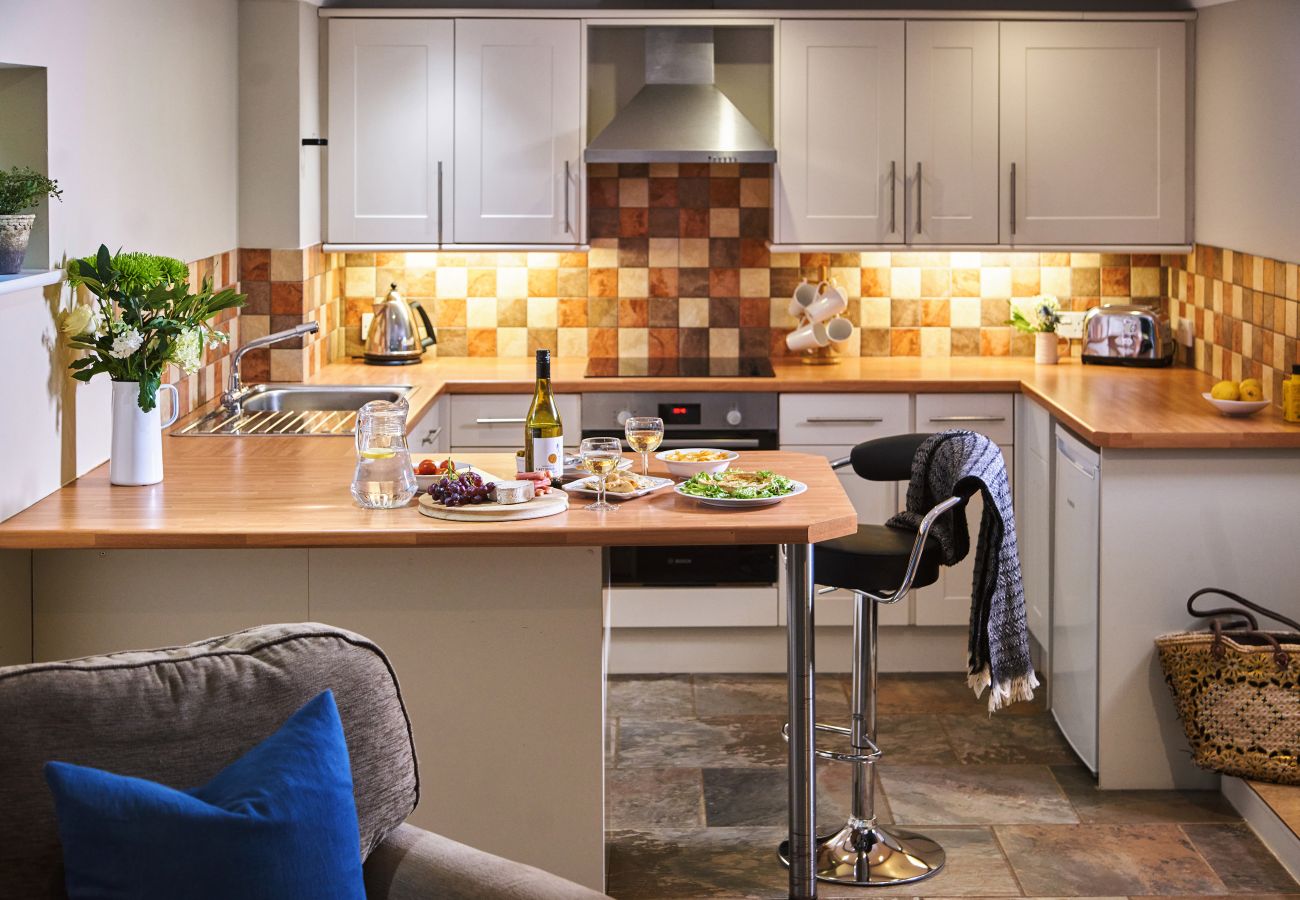 Fresh Escapes - Swallows End - Romantic -  hot tub , sauna, pool