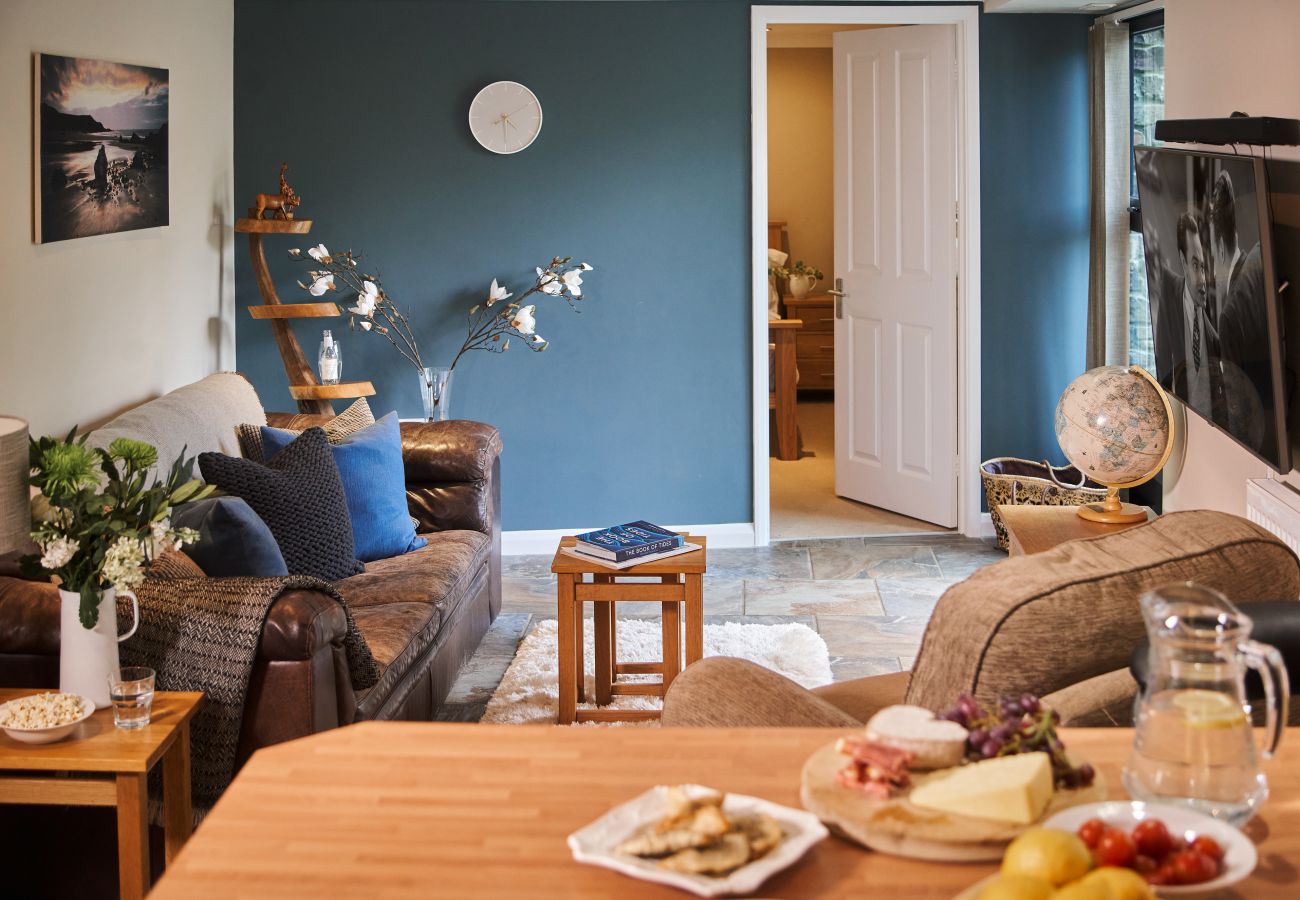 Fresh Escapes - Swallows End - Romantic -  hot tub , sauna, pool