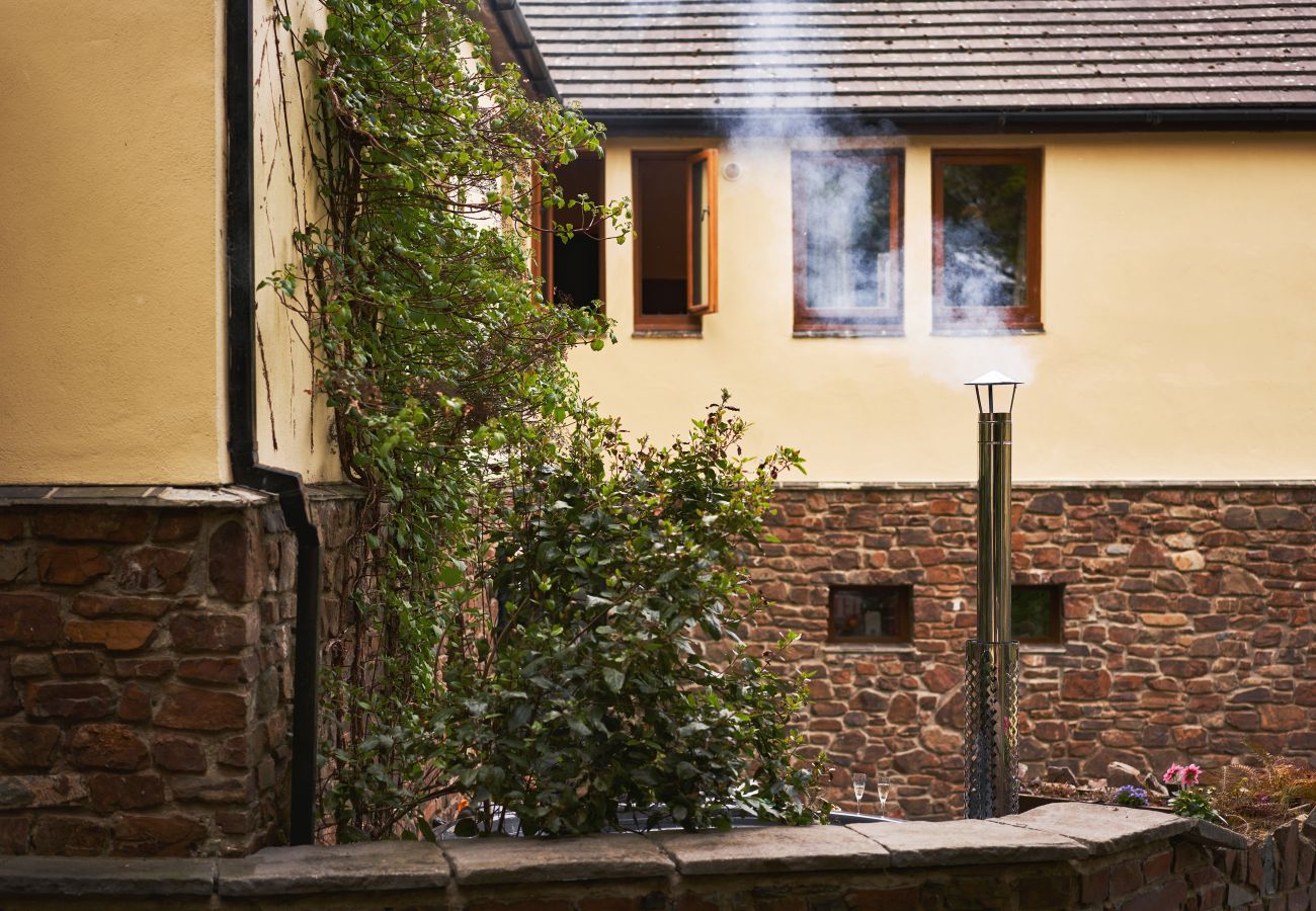 Fresh Escapes - Swallows End - Romantic -  hot tub , sauna, pool