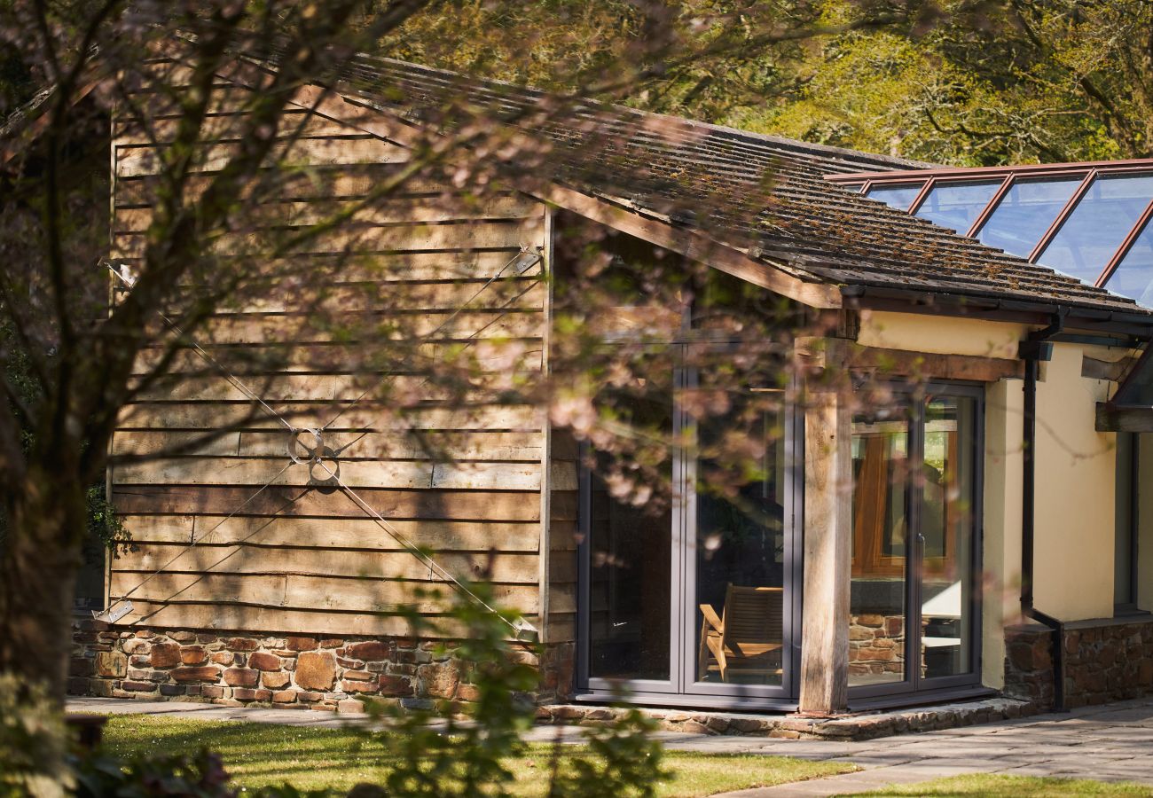 Fresh Escapes - Swallows End - Romantic -  hot tub , sauna, pool