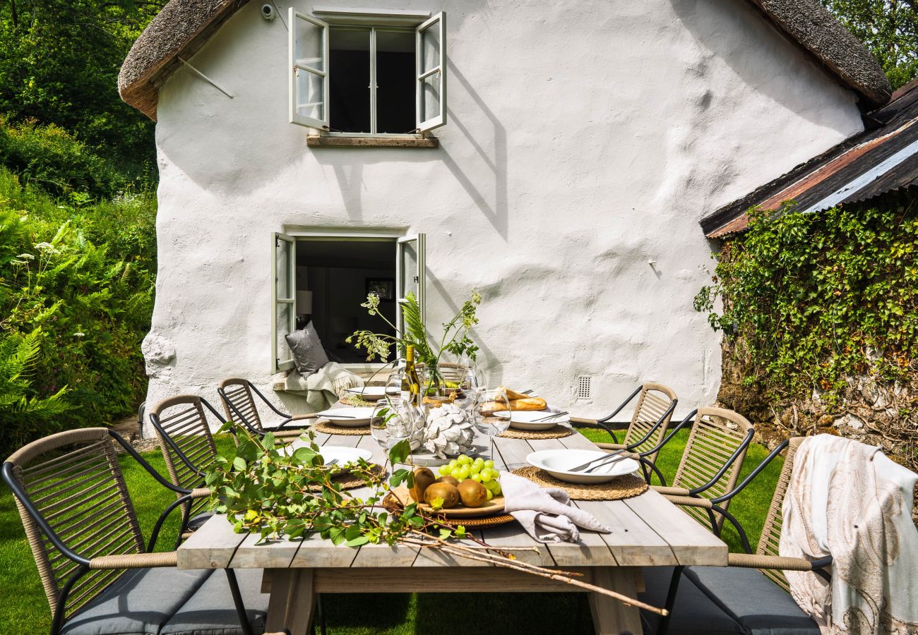 Cottage in Chagford - Weeke Brook - A 'quintessential' thatched cottage