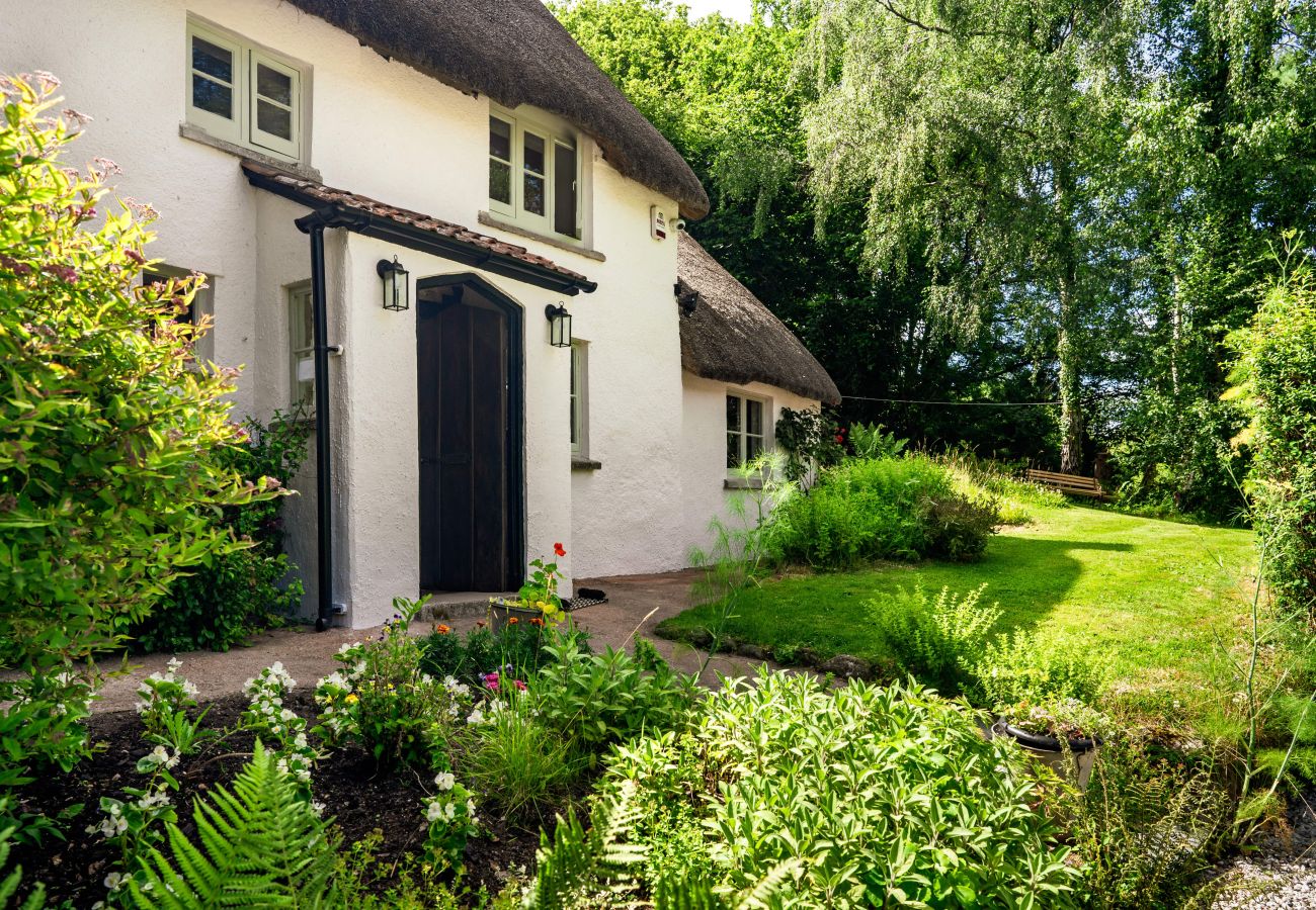 Cottage in Chagford - Weeke Brook - A 'quintessential' thatched cottage