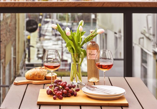 Apartment in Torquay - The Moorings - Harbourside with hot tub