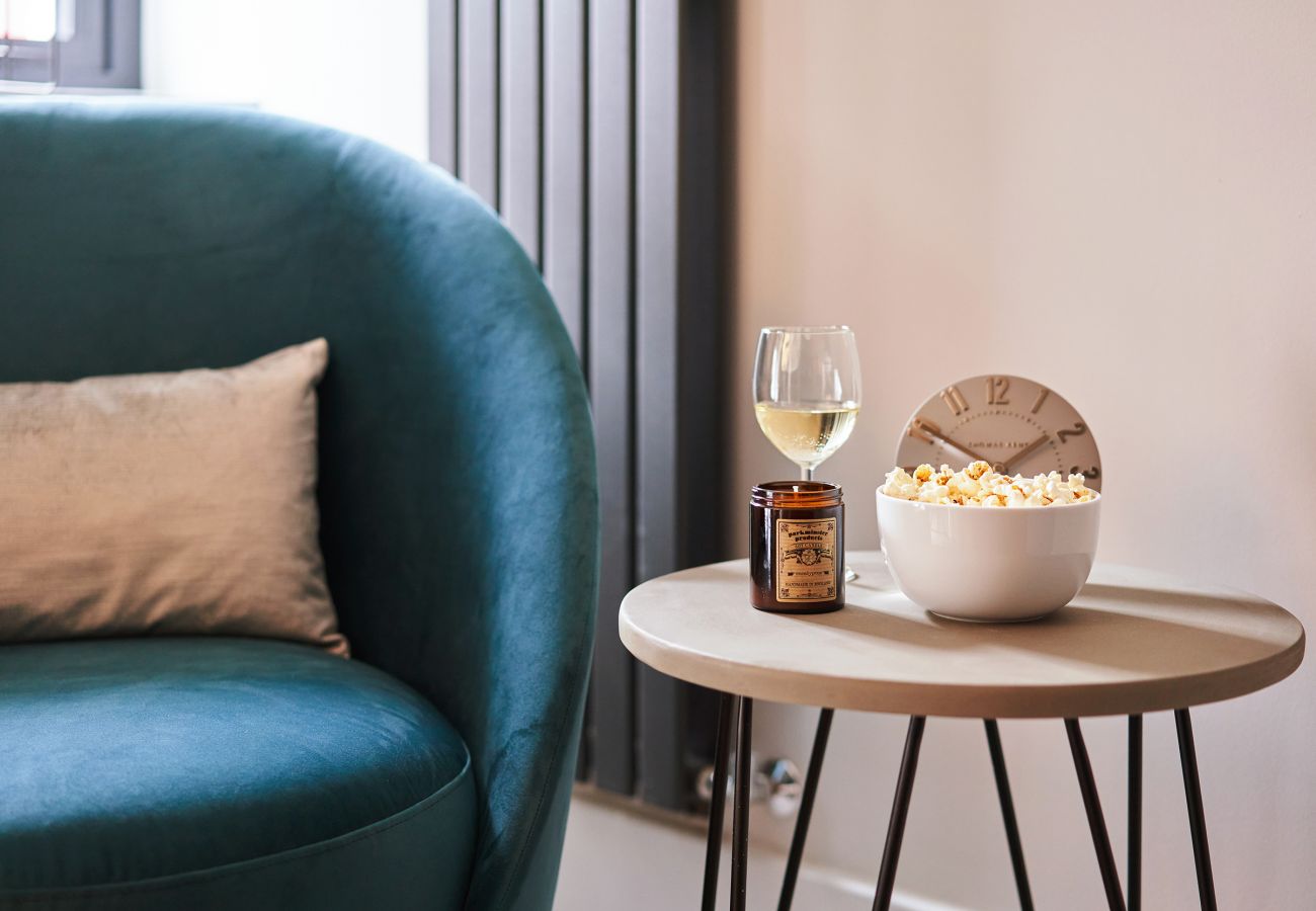 Fresh Escapes - The Moorings - Sleeps 4 - Hot Tub - Torquay 