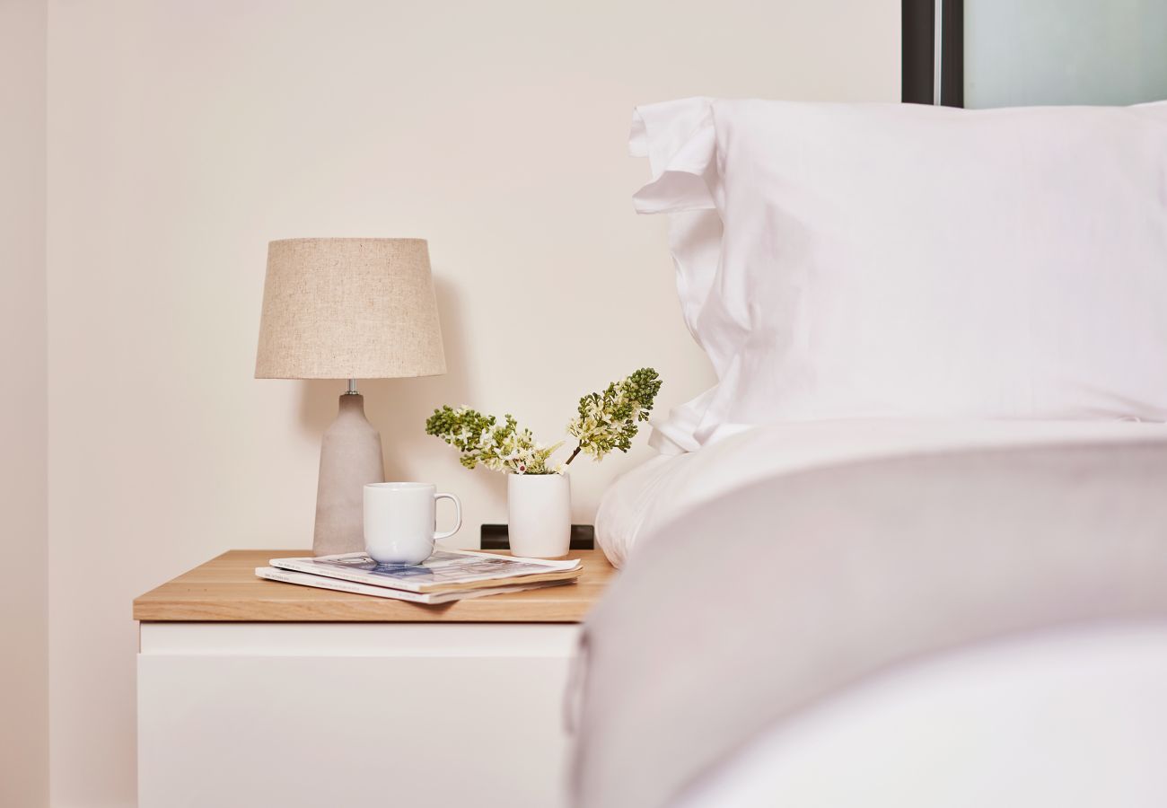 Fresh Escapes - The Moorings - Sleeps 4 - Hot Tub - Torquay 