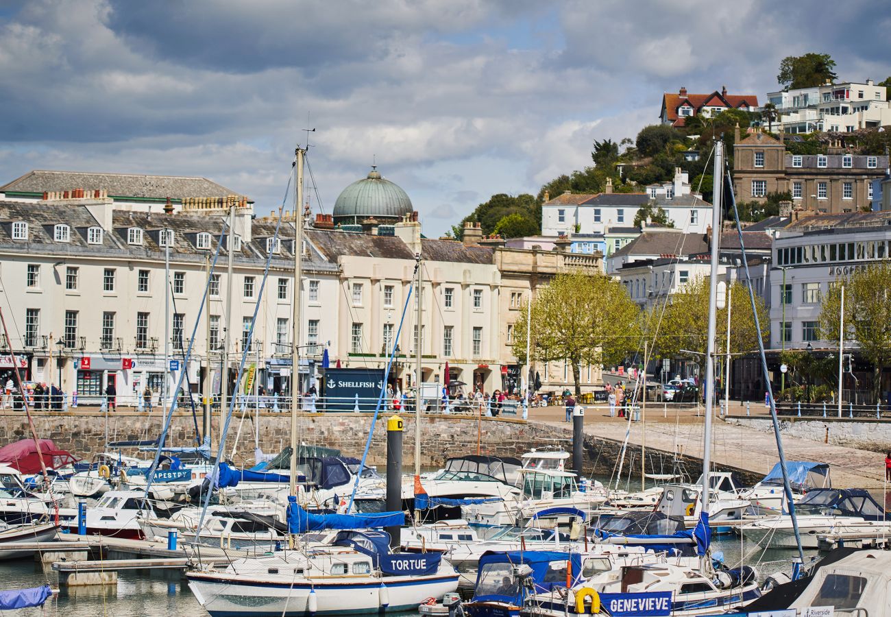Fresh Escapes - The Moorings - Sleeps 4 - Hot Tub - Torquay 