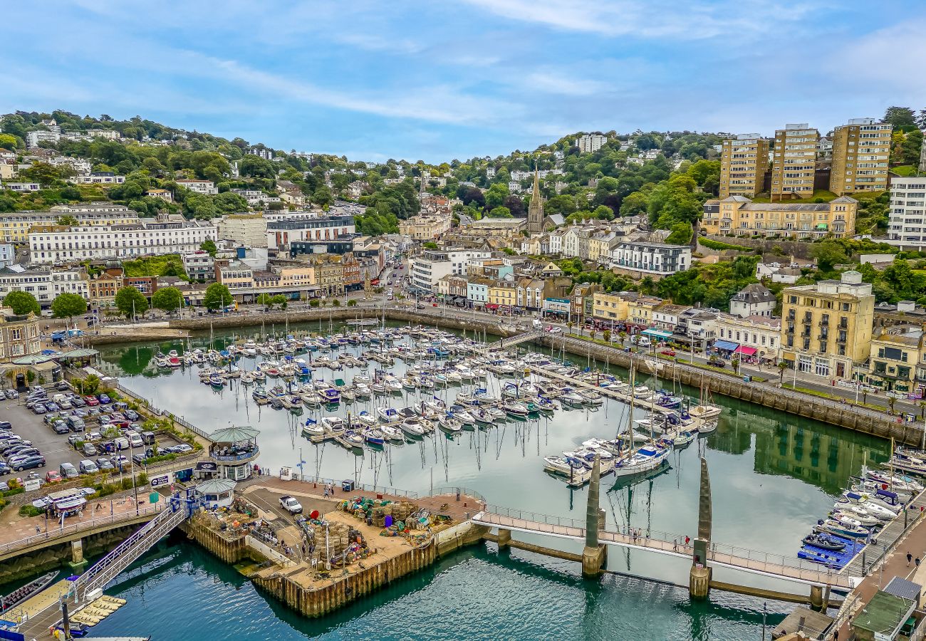 Fresh Escapes - The Moorings - Sleeps 4 - Hot Tub - Torquay 