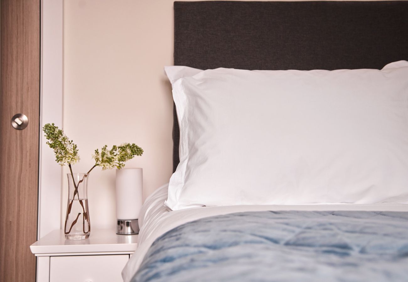 Fresh Escapes - Harbour Breeze - Hot Tub - Torquay - Sleeps 4