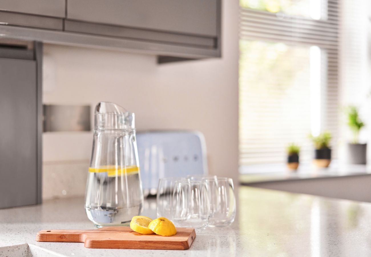 Apartment in Torquay - Harbour Breeze - Harbourside with hot tub