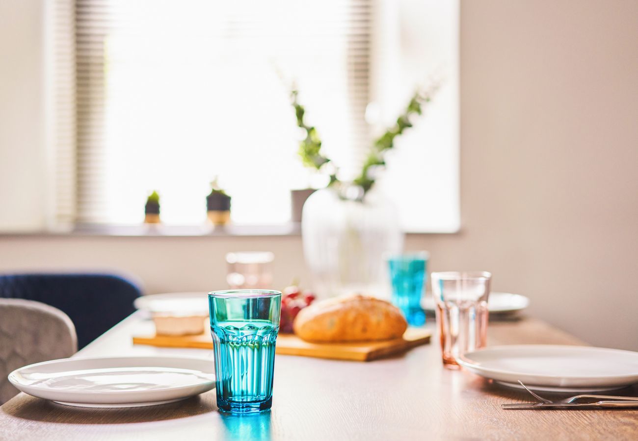 Fresh Escapes - Harbour Breeze - Hot Tub - Torquay - Sleeps 4