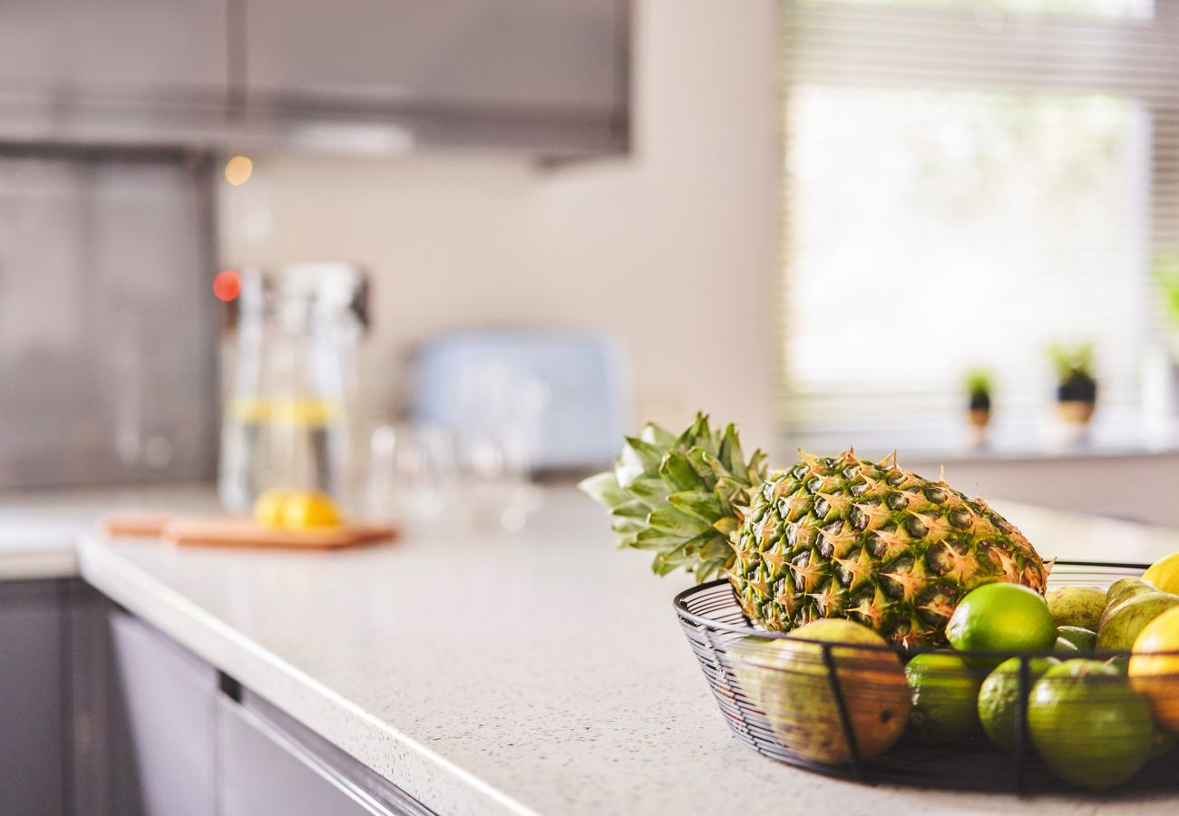 Fresh Escapes - Harbour Breeze - Hot Tub - Torquay - Sleeps 4