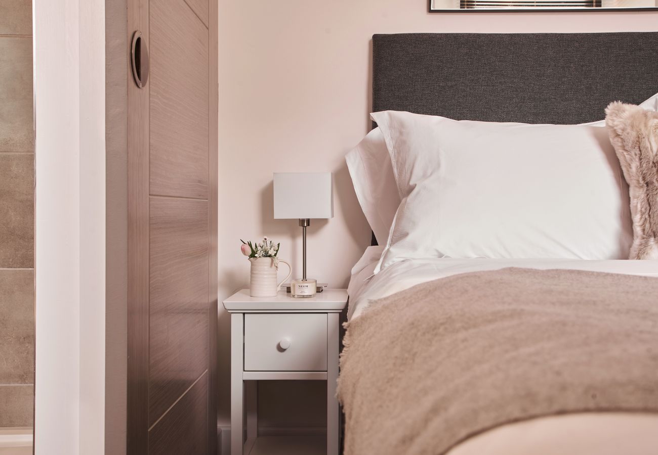 Fresh Escapes - Harbour Breeze - Hot Tub - Torquay - Sleeps 4