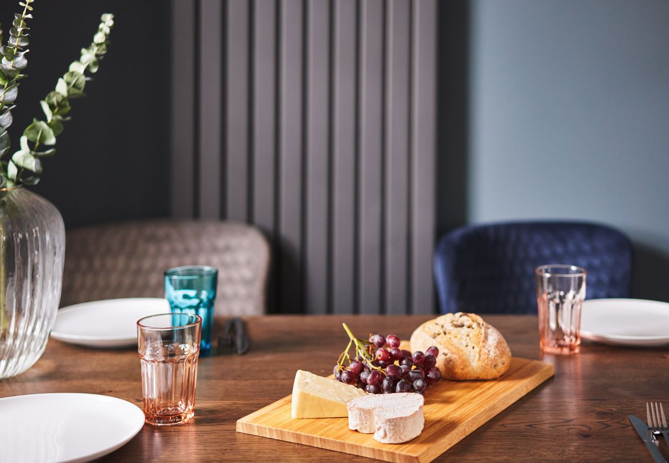 Apartment in Torquay - Harbour Breeze - Harbourside with hot tub