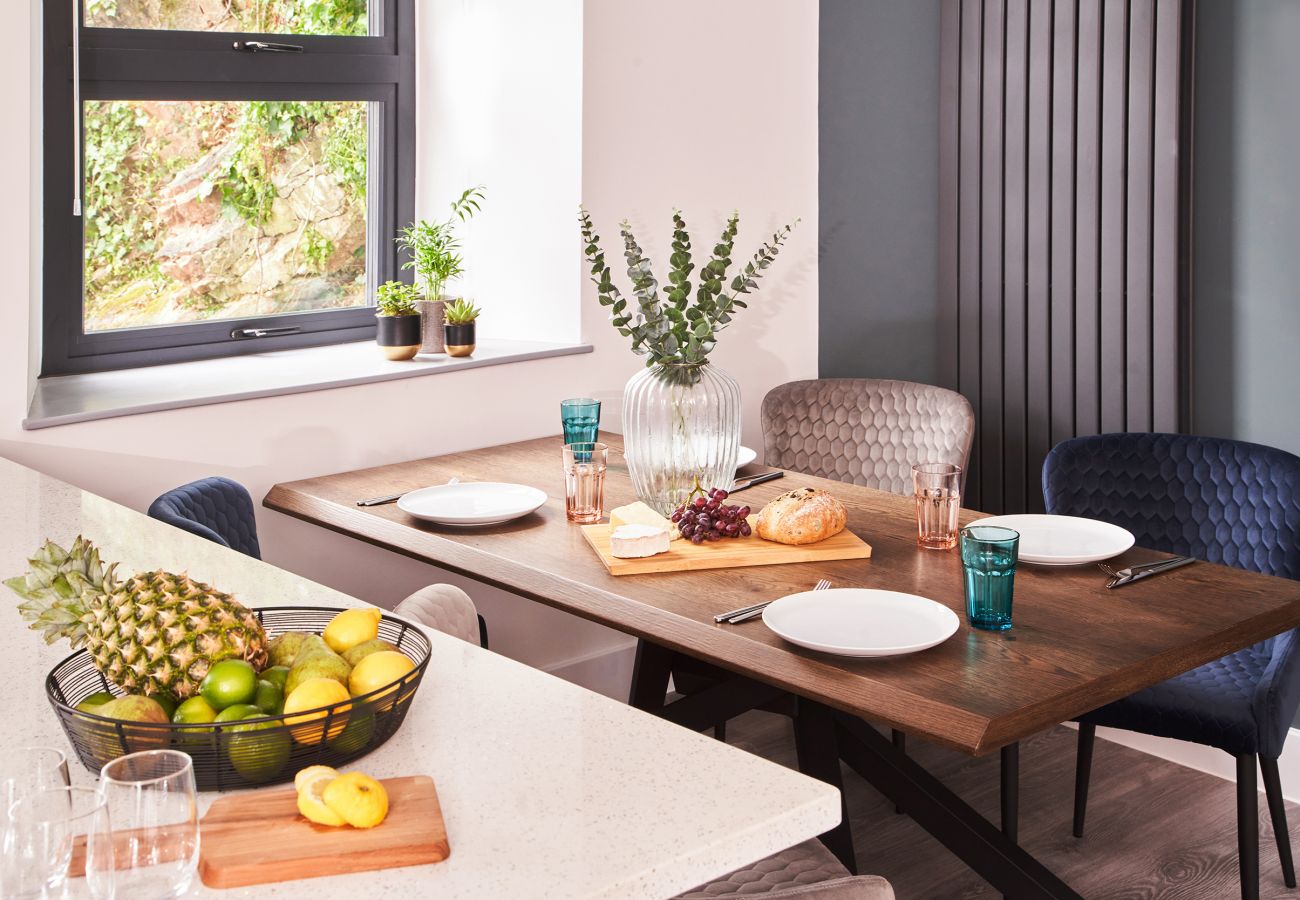 Apartment in Torquay - Harbour Breeze - Harbourside with hot tub