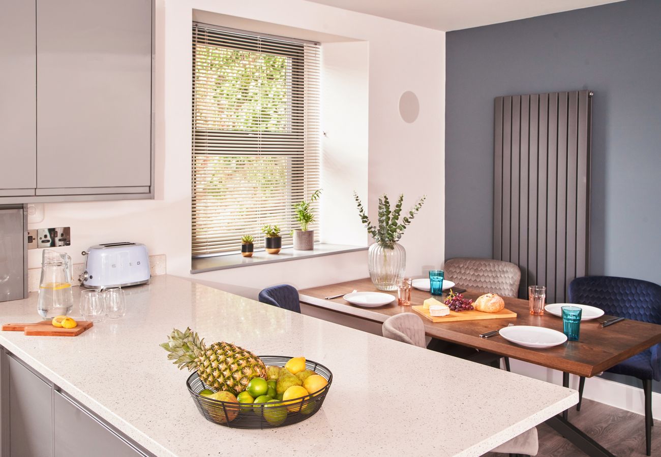 Fresh Escapes - Harbour Breeze - Hot Tub - Torquay - Sleeps 4