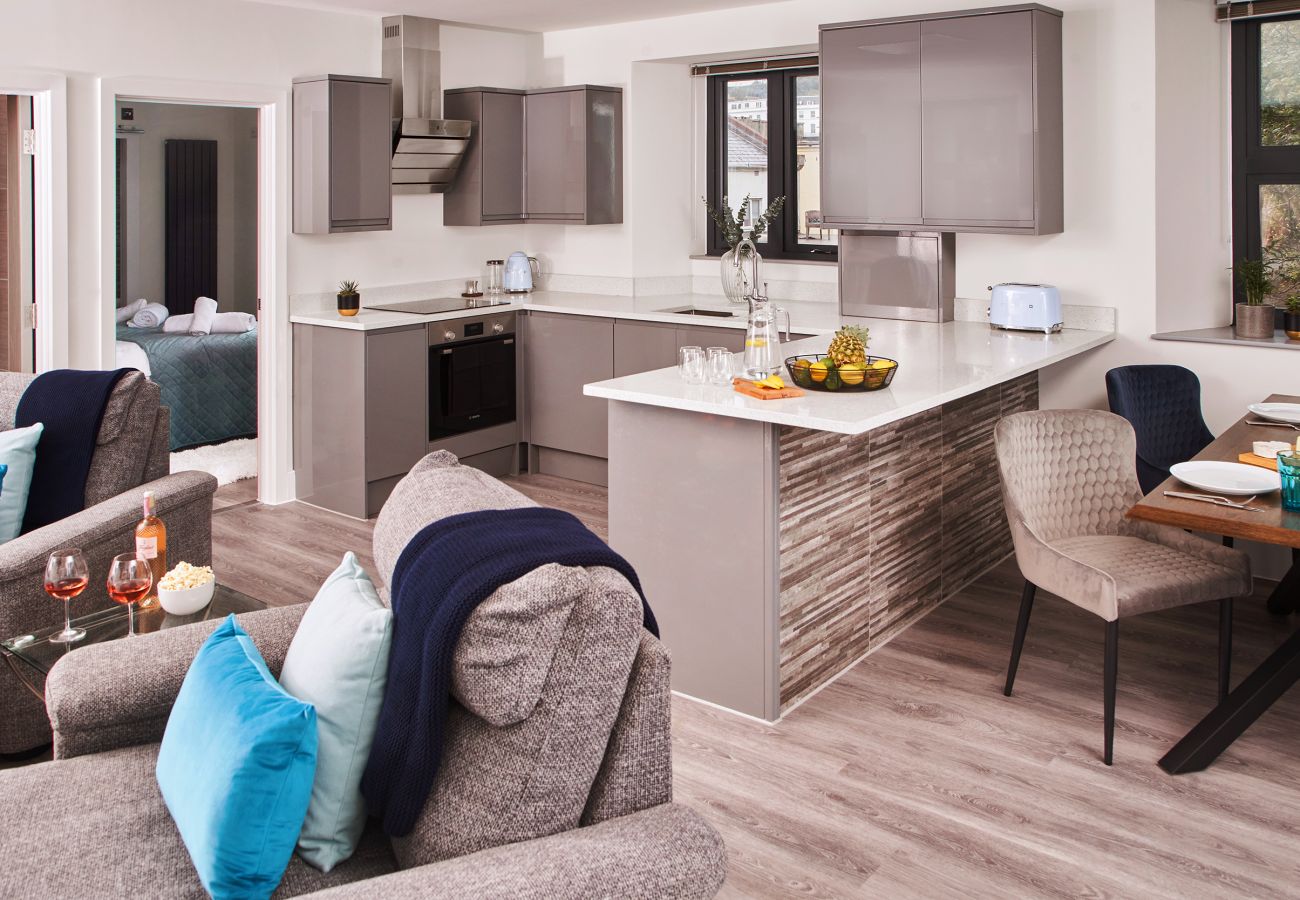 Fresh Escapes - Harbour Breeze - Hot Tub - Torquay - Sleeps 4