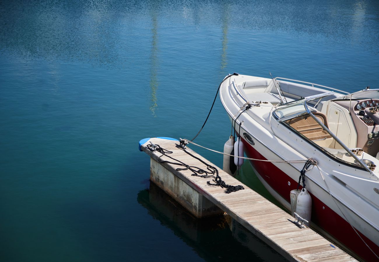 Fresh Escapes - Harbour Breeze - Hot Tub - Torquay - Sleeps 4