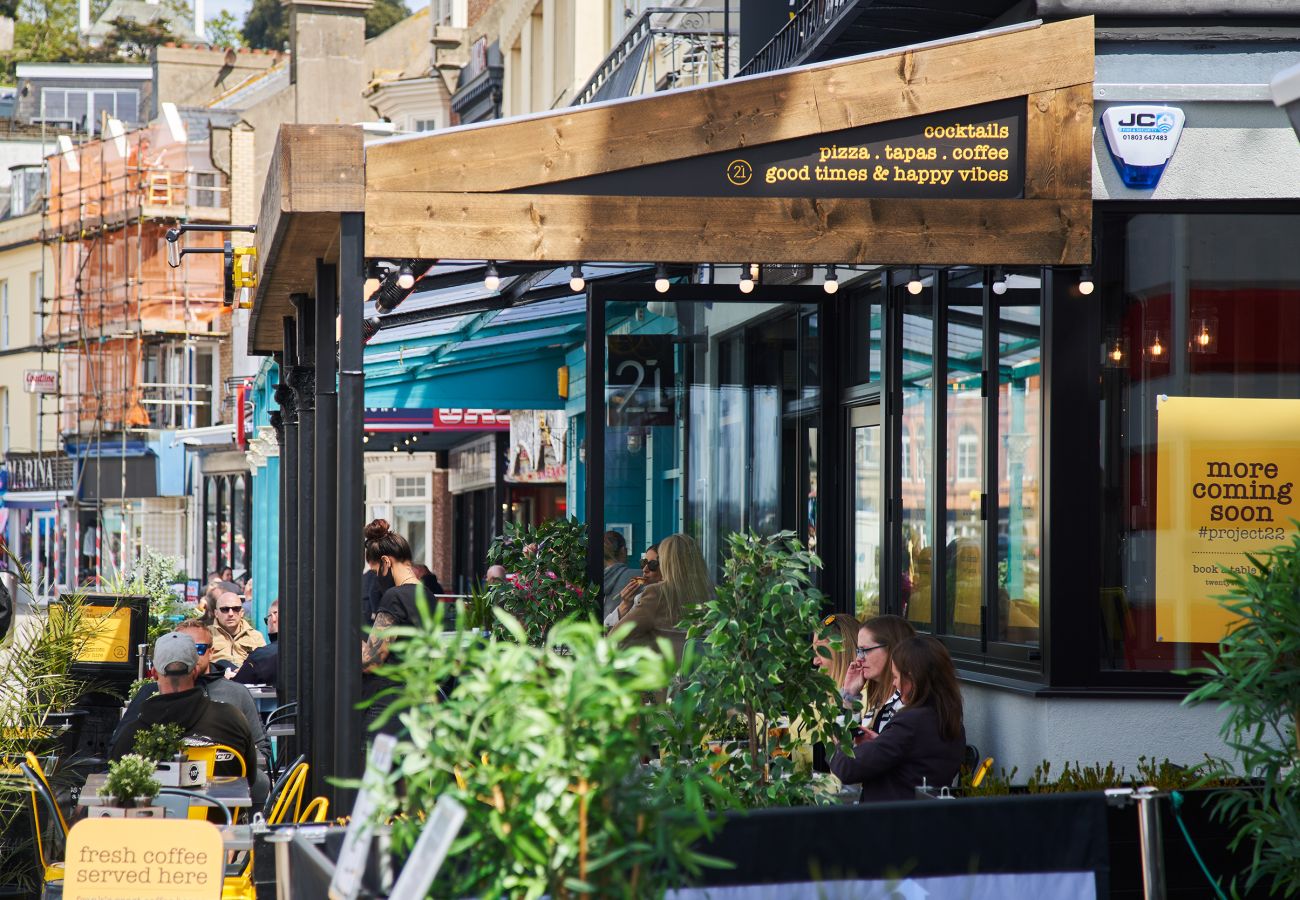 Fresh Escapes - Harbour Breeze - Hot Tub - Torquay - Sleeps 4