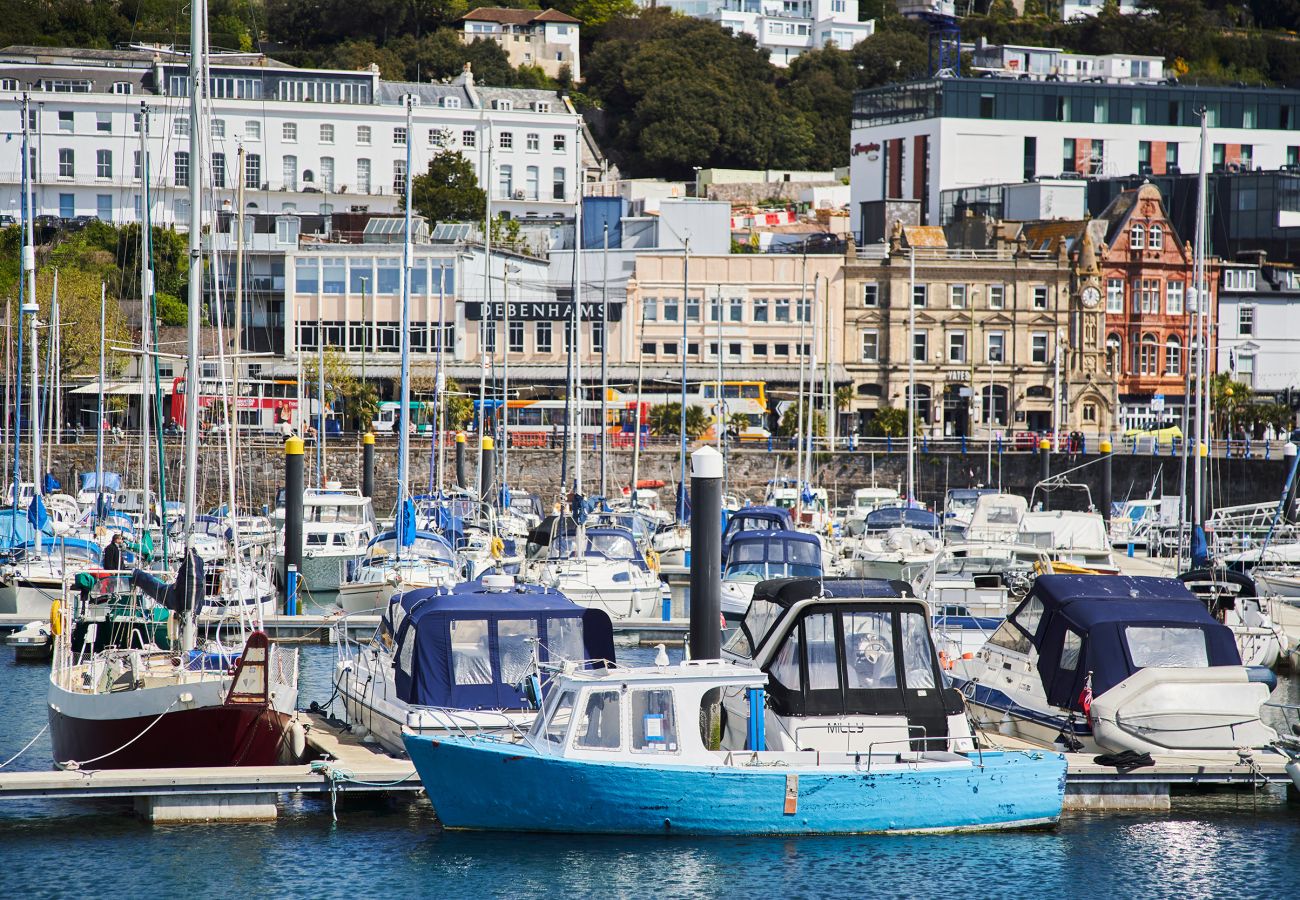 Fresh Escapes - Harbour Breeze - Hot Tub - Torquay - Sleeps 4