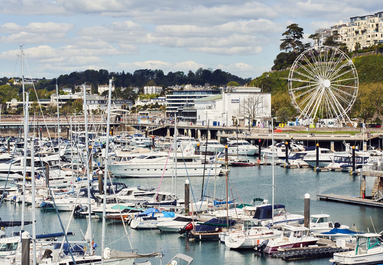 Fresh Escapes - Harbour Breeze - Hot Tub - Torquay - Sleeps 4