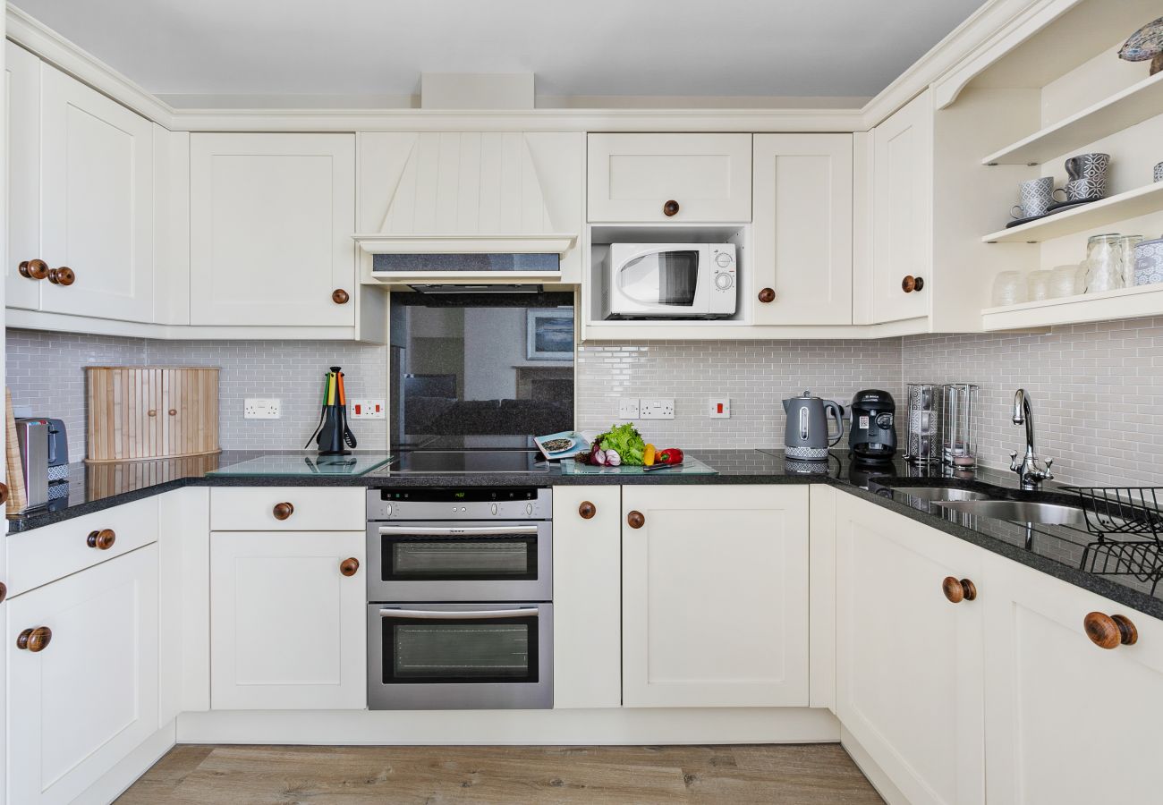 Fresh Escapes - Sovereign House - 2 Bed Apartment - Torquay