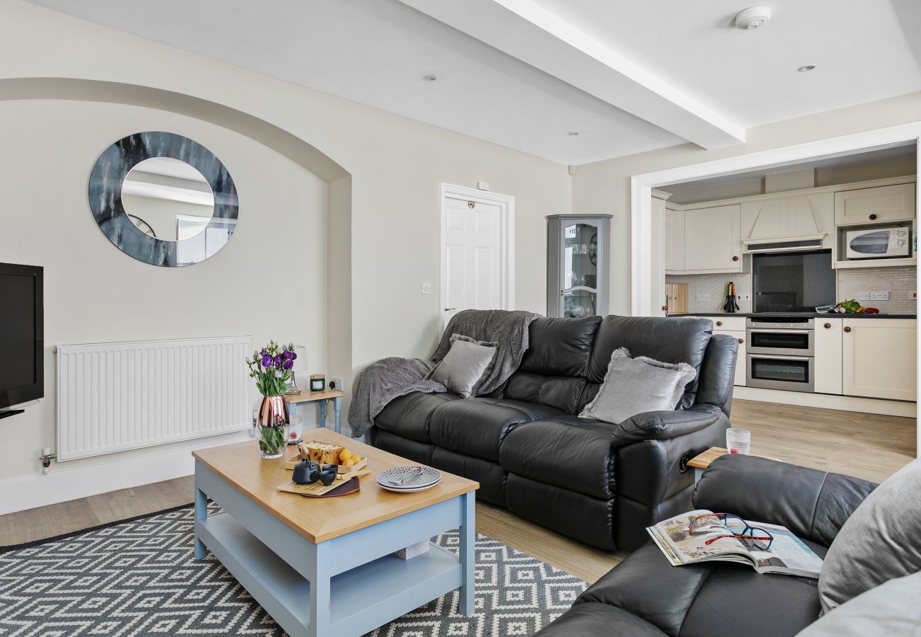 Fresh Escapes - Sovereign House - 2 Bed Apartment - Torquay