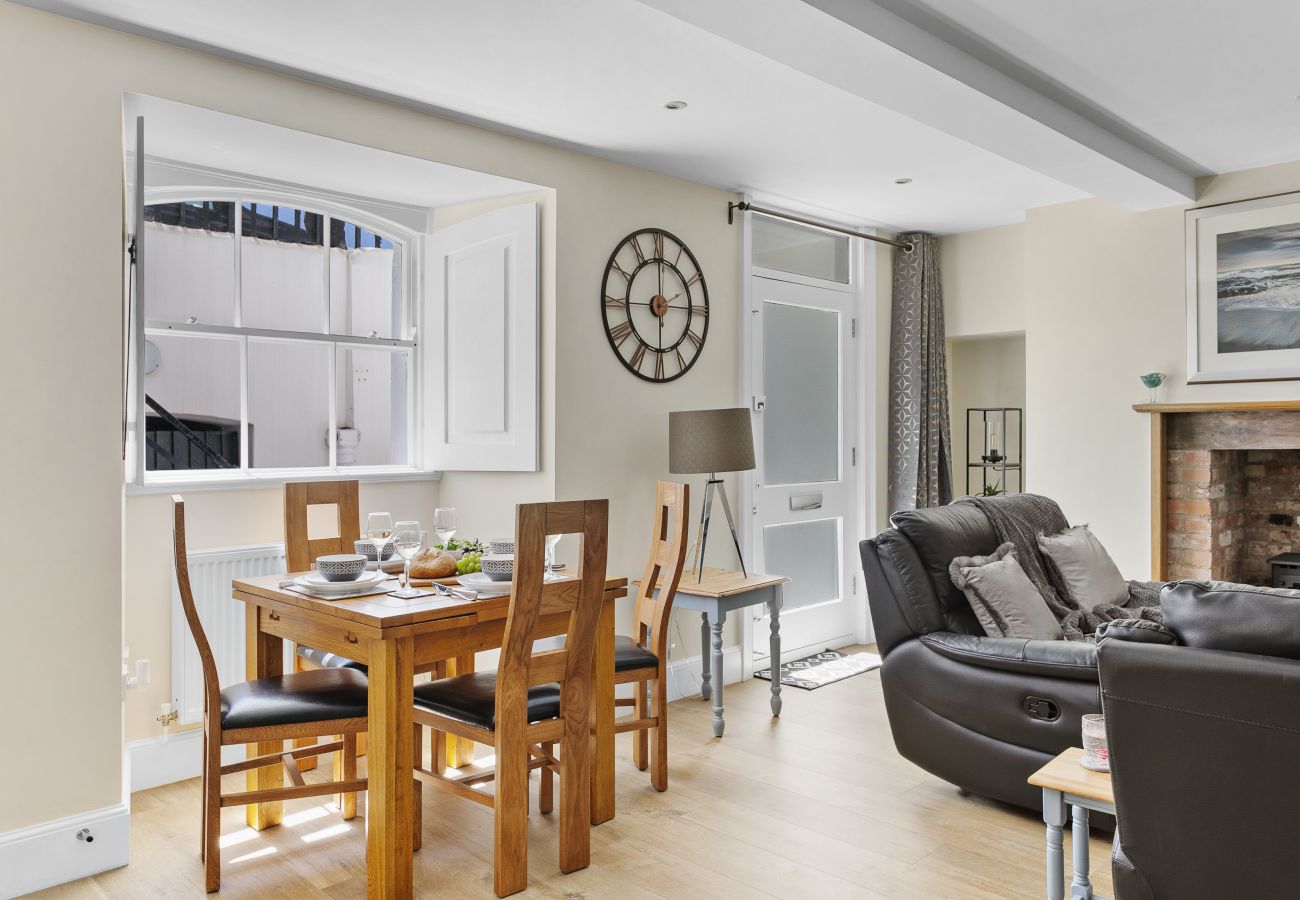 Fresh Escapes - Sovereign House - 2 Bed Apartment - Torquay