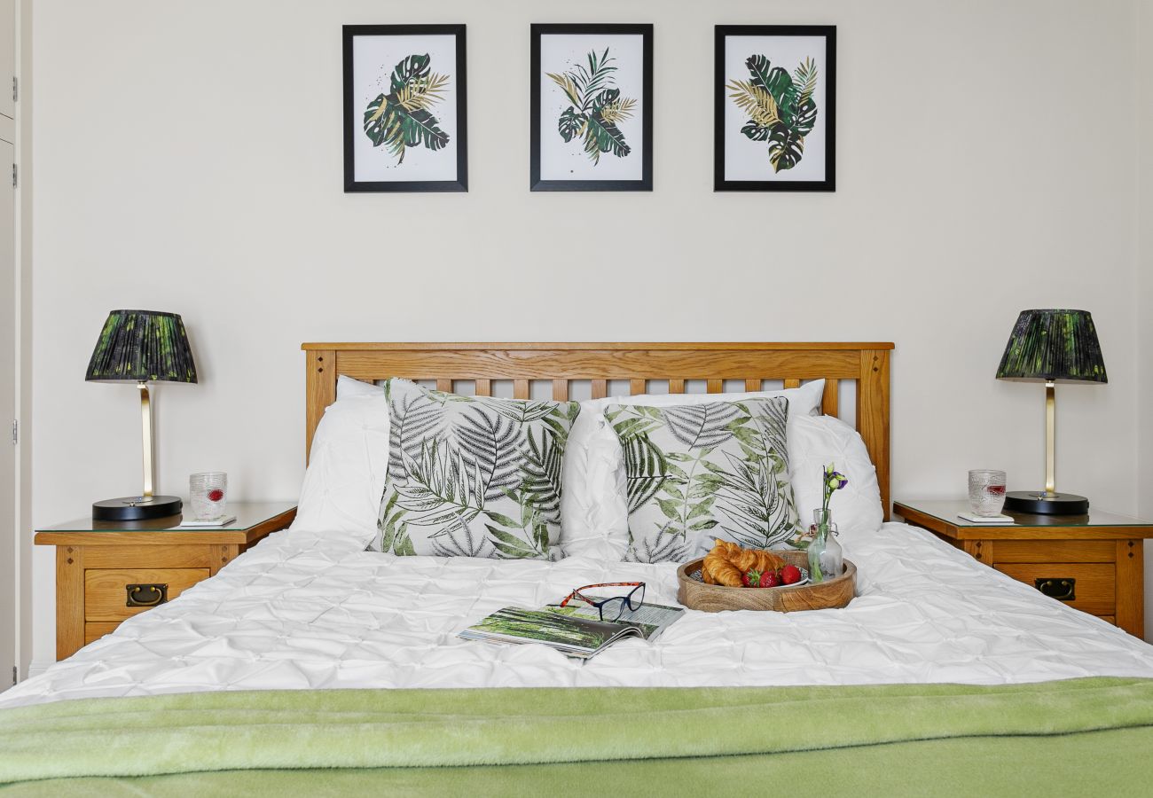 Fresh Escapes - Sovereign House - 2 Bed Apartment - Torquay