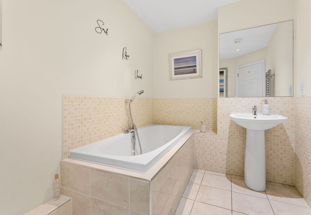 Fresh Escapes - Sovereign House - 2 Bed Apartment - Torquay