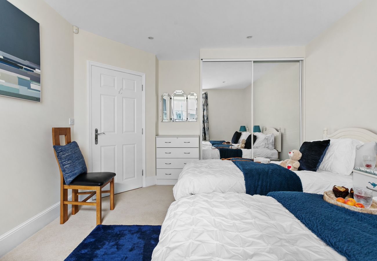 Apartment in Torquay - Sovereign House - Chic and near Harbour, parking