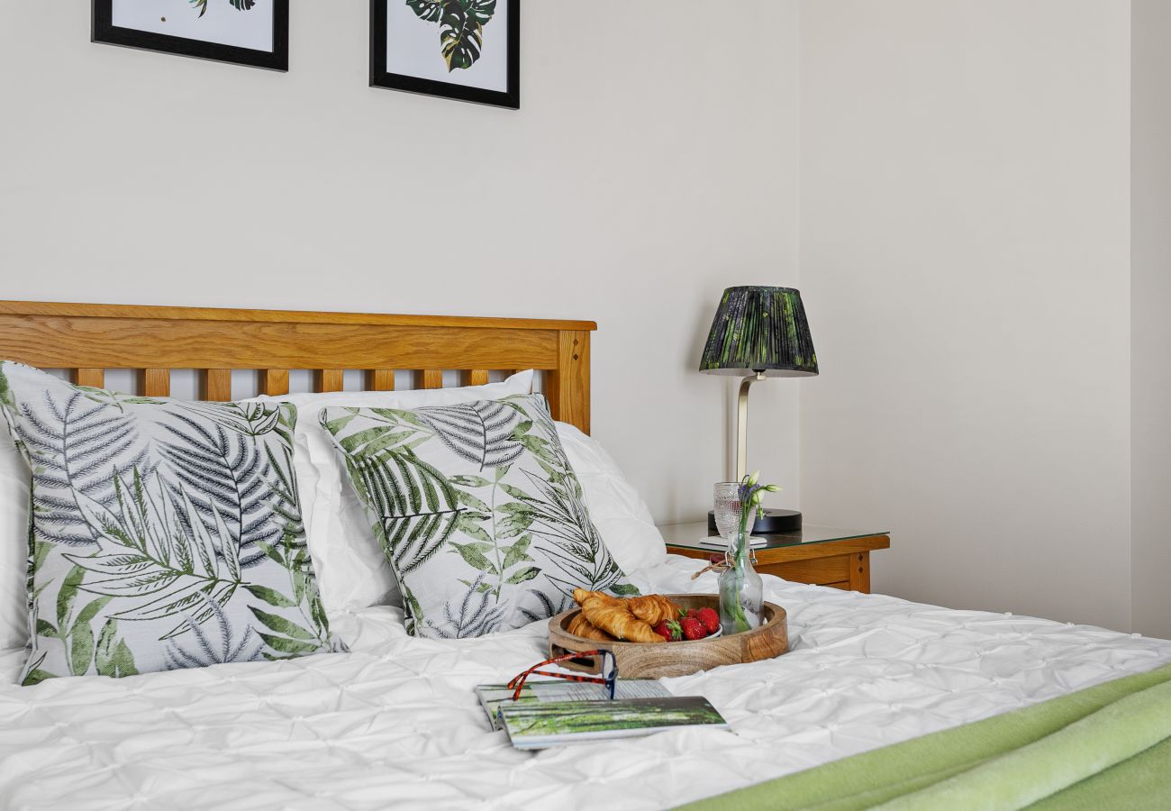 Fresh Escapes - Sovereign House - 2 Bed Apartment - Torquay