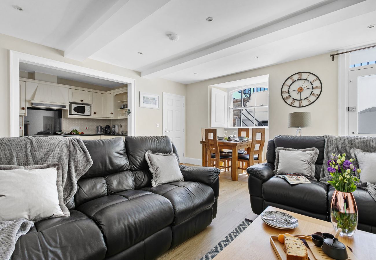 Fresh Escapes - Sovereign House - 2 Bed Apartment - Torquay