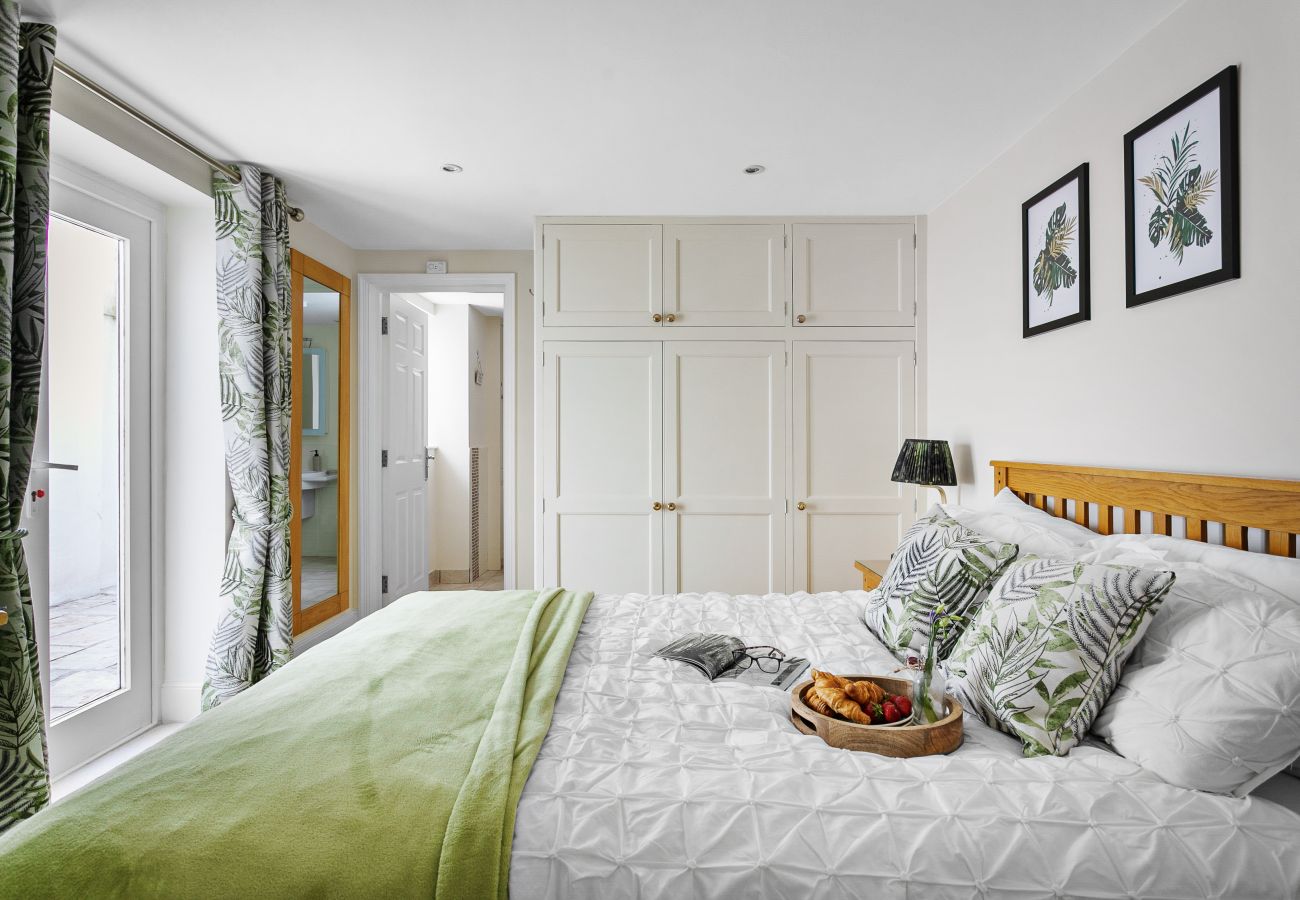 Fresh Escapes - Sovereign House - 2 Bed Apartment - Torquay