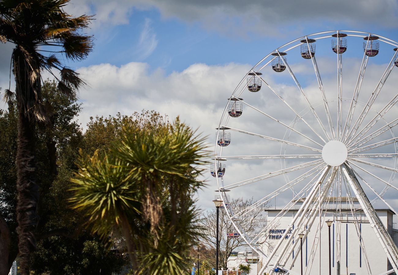 Fresh Escapes - Sovereign House - 2 Bed Apartment - Torquay