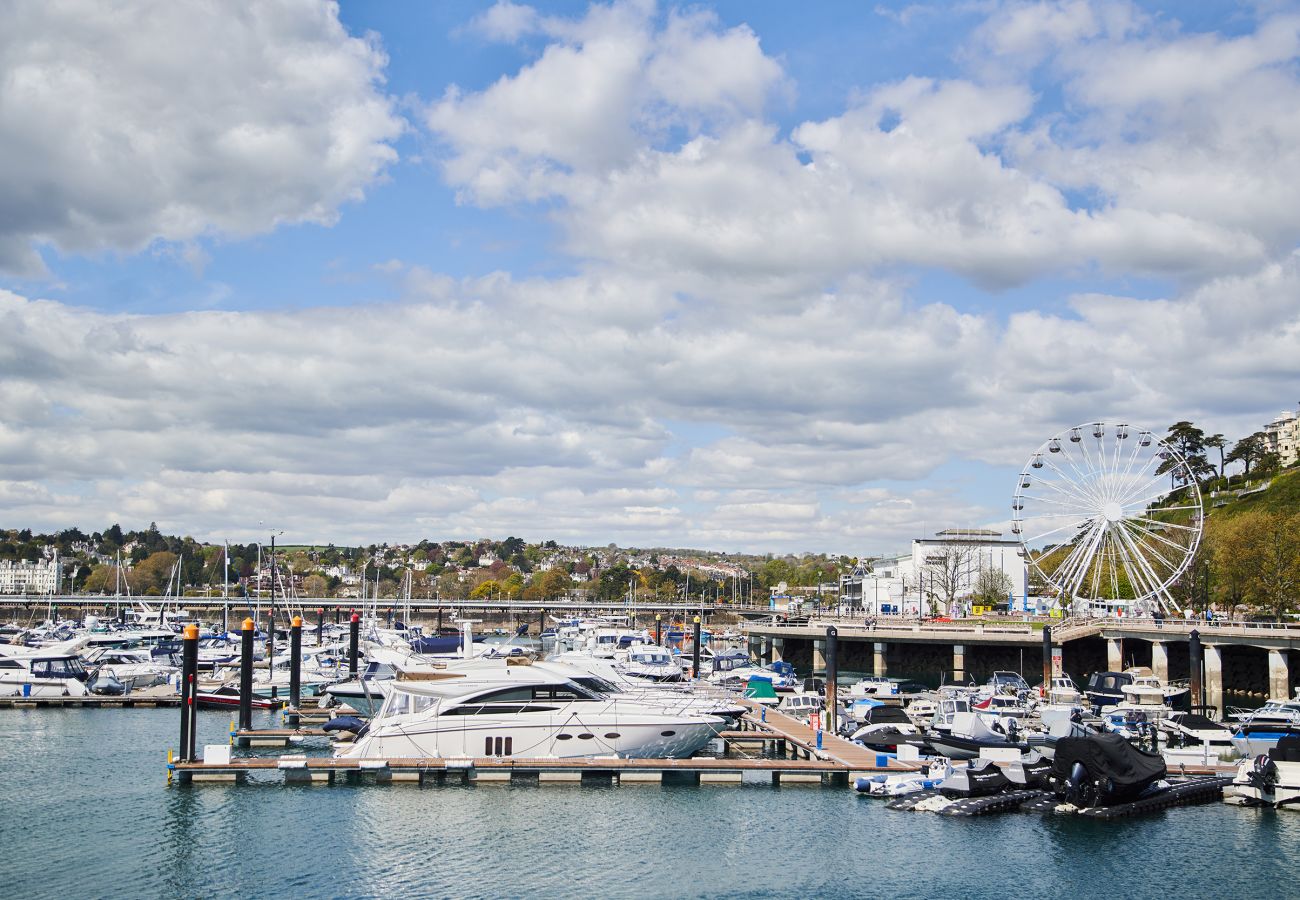 Fresh Escapes - Sovereign House - 2 Bed Apartment - Torquay