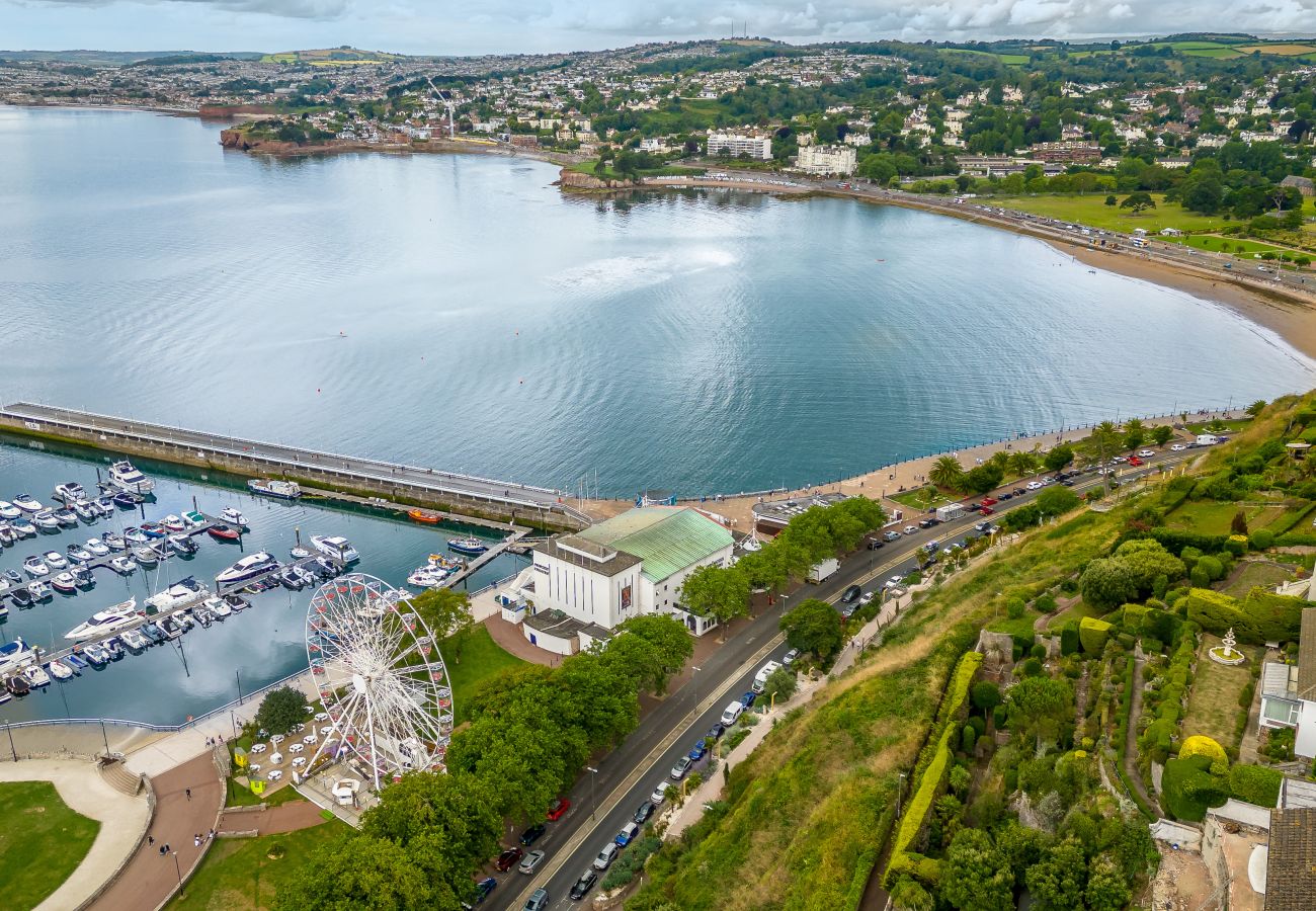 Fresh Escapes - Sovereign House - 2 Bed Apartment - Torquay