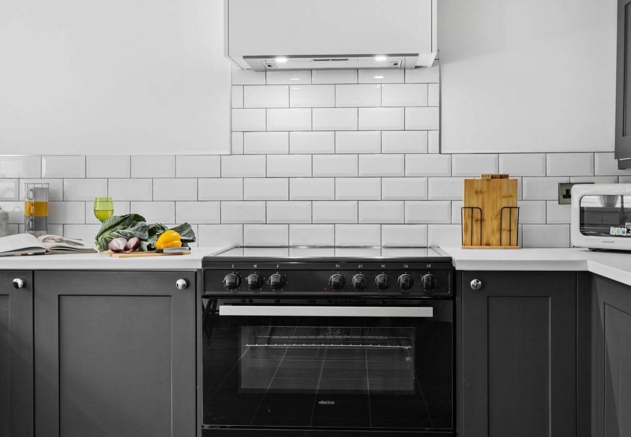 Fresh Escapes - Coombe Bank, Teignmouth, Sleeps 4 