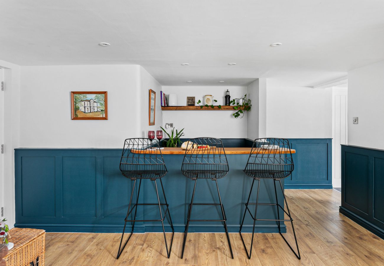 Fresh Escapes - Coombe Bank, Teignmouth, Sleeps 4 