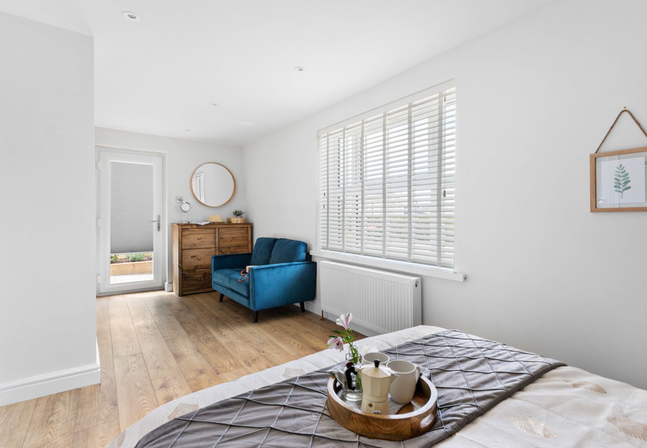 Fresh Escapes - Coombe Bank, Teignmouth, Sleeps 4 