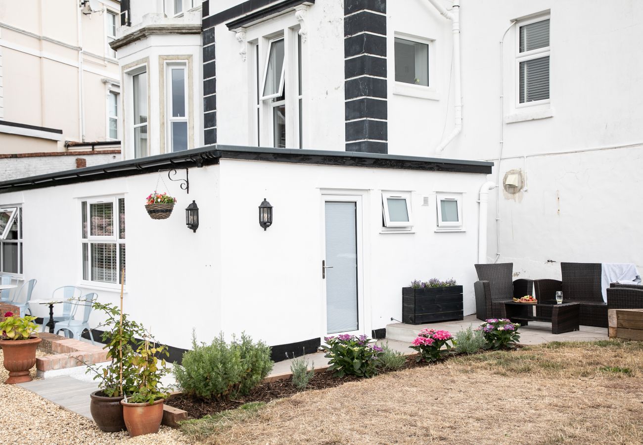 Fresh Escapes - Coombe Bank, Teignmouth, Sleeps 4 