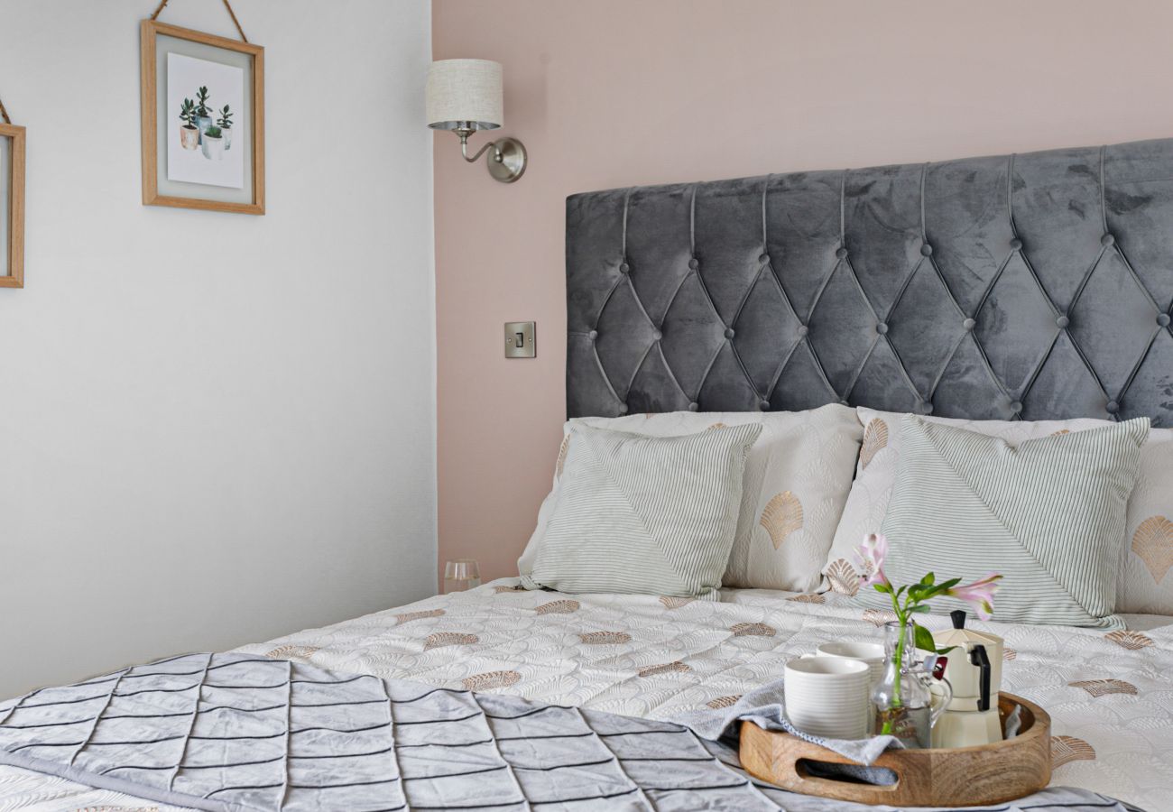 Fresh Escapes - Coombe Bank, Teignmouth, Sleeps 4 