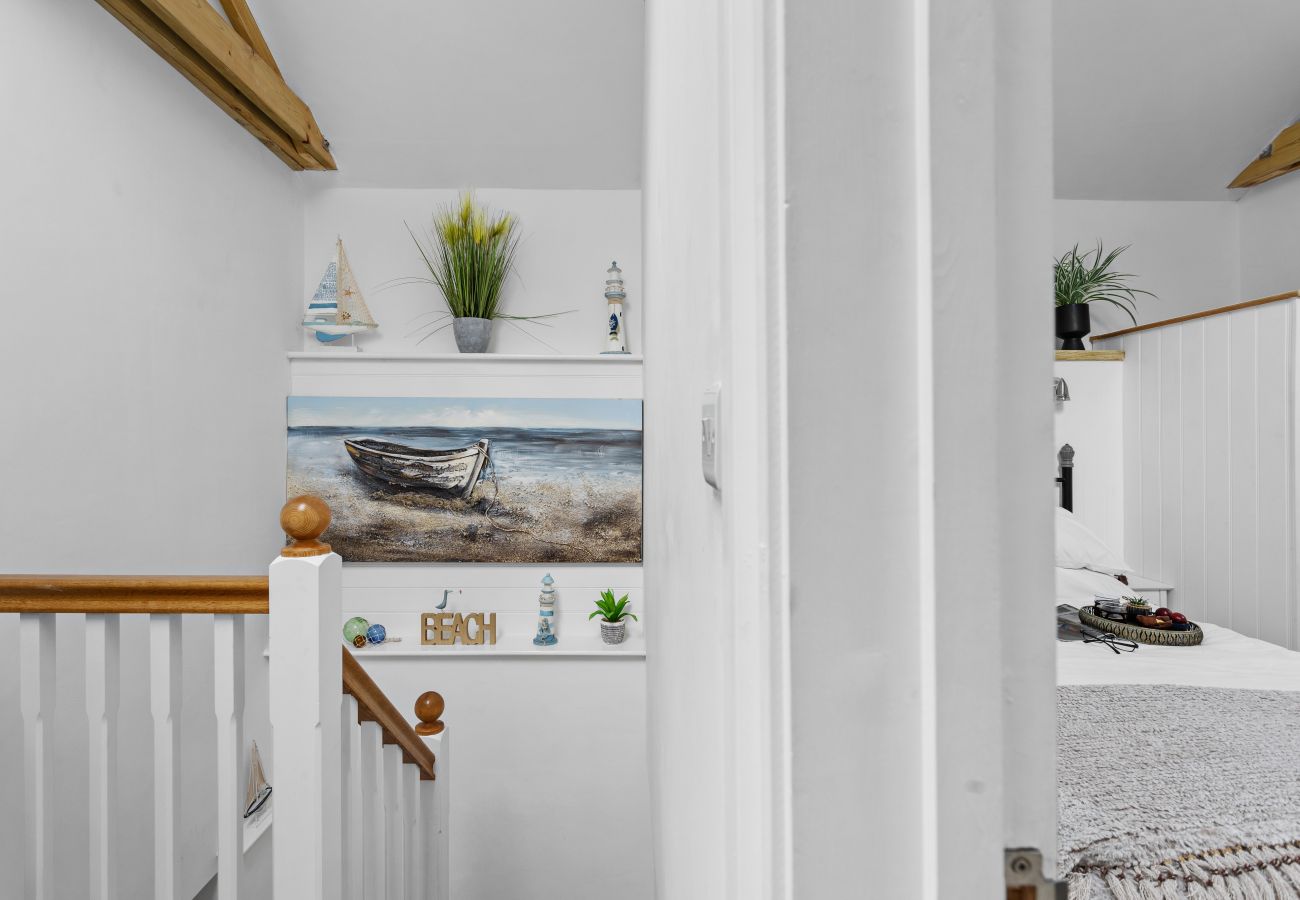 House in Torquay - The Boathouse - Panoramic Sea View Retreat, near Town, Marina & Beach and Parking