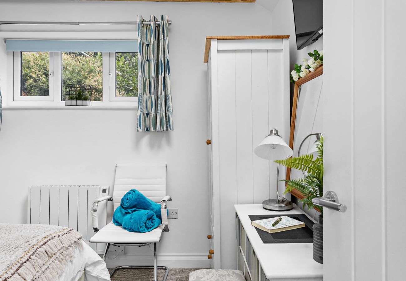 House in Torquay - The Boathouse - Panoramic Sea View Retreat, near Town, Marina & Beach and Parking