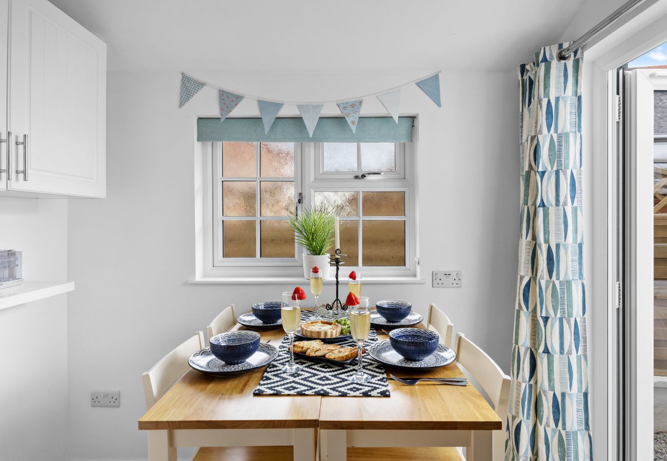 House in Torquay - The Boathouse - Panoramic Sea View Retreat, near Town, Marina & Beach and Parking