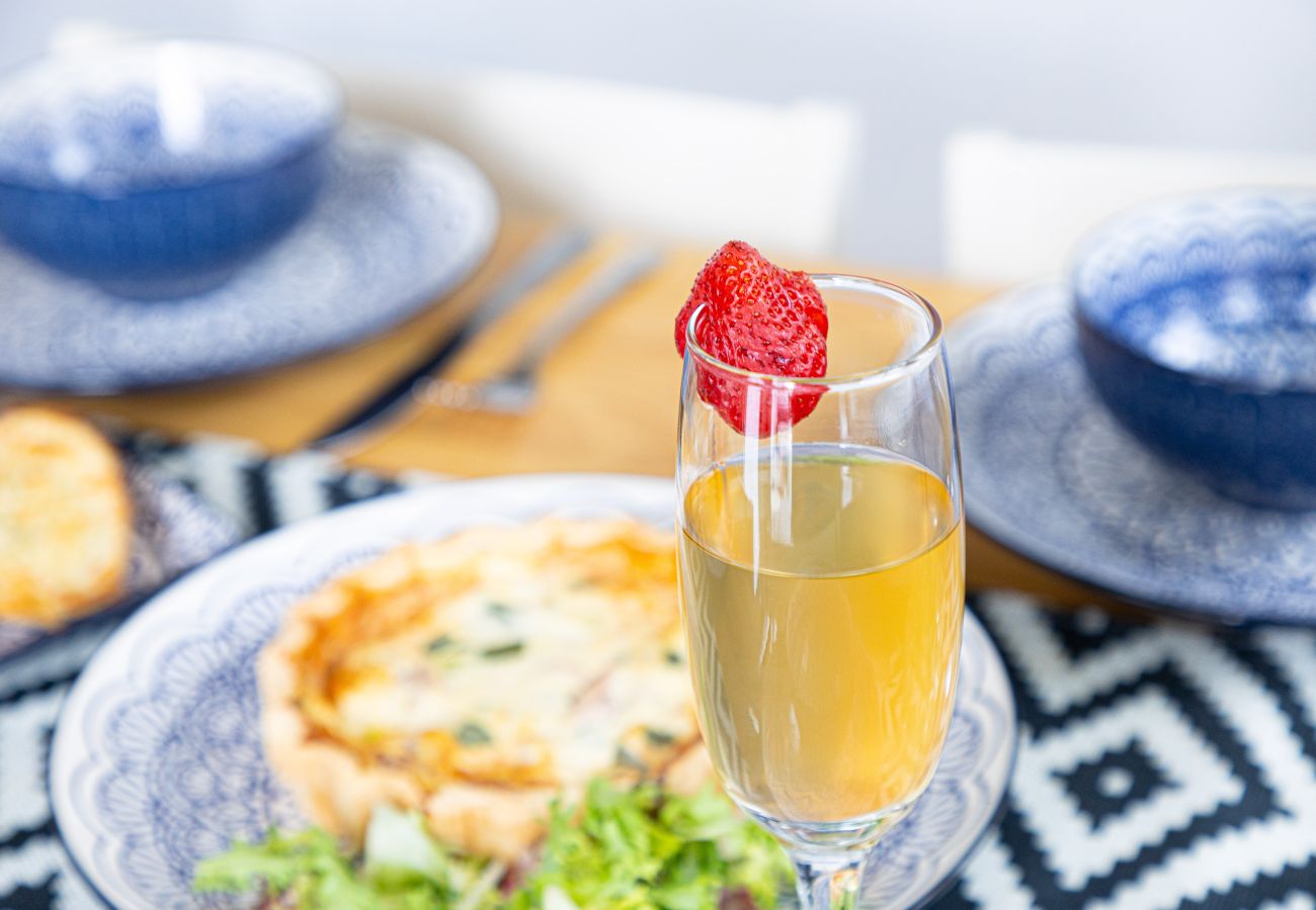 House in Torquay - The Boathouse - Panoramic Sea View Retreat, near Town, Marina & Beach and Parking