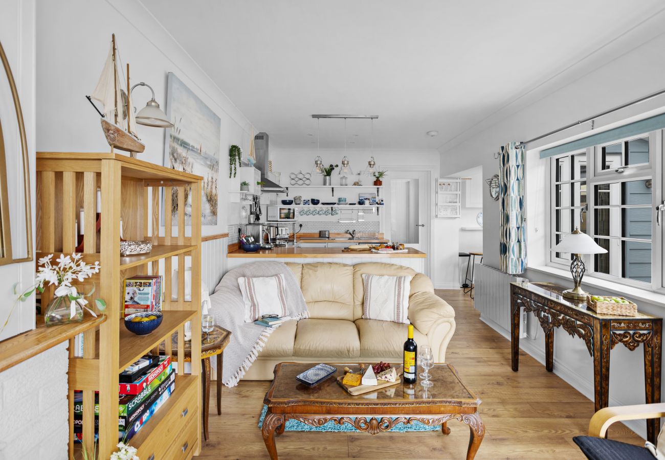 House in Torquay - The Boathouse - Panoramic Sea View Retreat, near Town, Marina & Beach and Parking