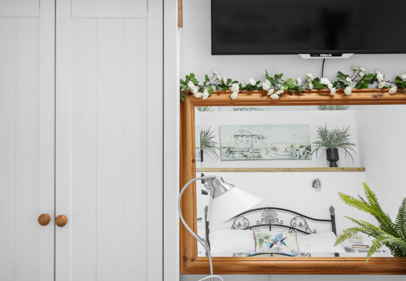 House in Torquay - The Boathouse - Panoramic Sea View Retreat, near Town, Marina & Beach and Parking