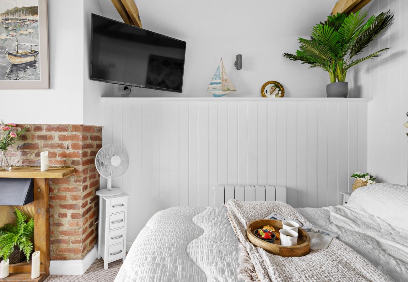 House in Torquay - The Boathouse - Panoramic Sea View Retreat, near Town, Marina & Beach and Parking